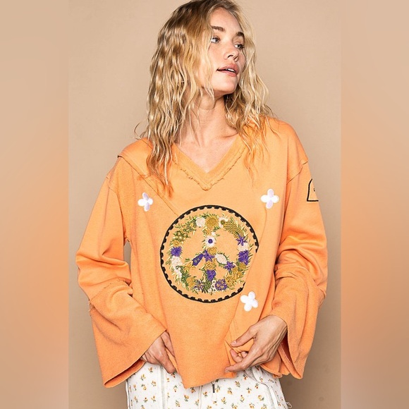 POL Peace Embroidered Exposed Seam Back Ruffle V-Neck Top 10010029233 - Picture 4 of 4